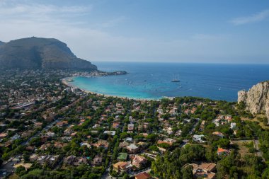 Mondello plaj alansal manzarası