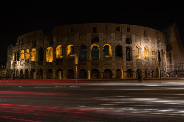 En natt bild av Colloseum Rom Italien Royaltyfria Stockfoton