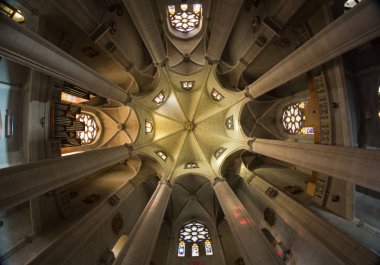 Tibidabo Dağı'ndaki Kutsal Kalp Tapınağı'nın iç görünümü