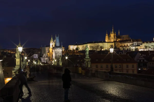 Blick auf die Prager Stadtlandschaft von der Karlsbrücke Stockbild