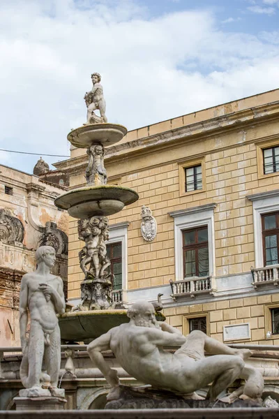 Blick auf die Piazza Pretoria, Palermo Stockfoto