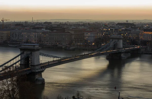 A Duna menti Lánchíd légifotása Budapesten — Stock Fotó