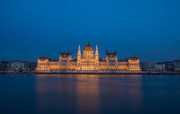 匈牙利国会大厦的夜景 — 图库照片