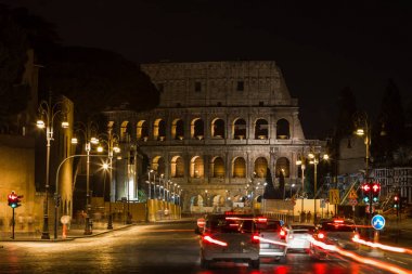 Colloseum roma İtalya bir gece görünümü