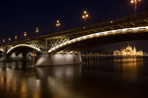 Famous historic Margaret bridge with beautifully lit at night — Stock Photo, Image