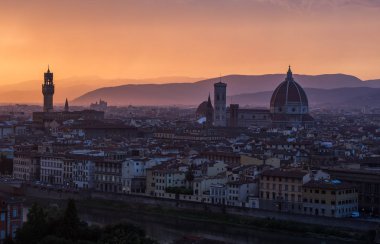 Gün batımında Floransa'nın şehir sahnesi