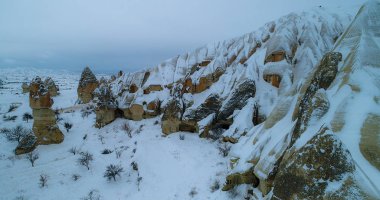 Karlı dağ manzarası Kapadokya