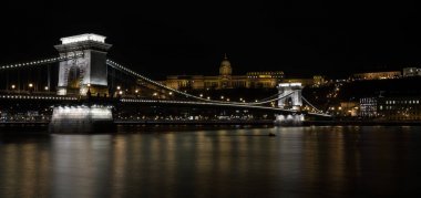 Gece saatlerinde Budapeşte şehir sahnesinin havadan görünümü