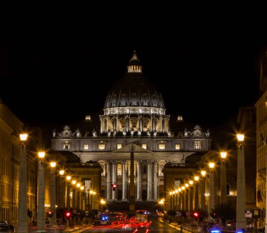 Vatikan'a giden yolun gece manzarası