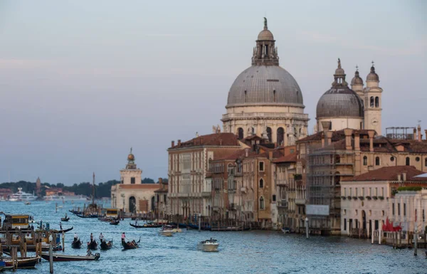 Veduta del Canal Grande e della Basilica di Santa Maria della Salute — Foto Stock