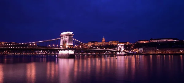 A view of Chain Bridge on Danube in Budapest by night — Stock Photo, Image
