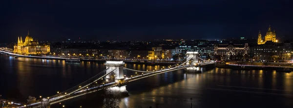Aerial view of Budapest city scene at night time — Stock Photo, Image
