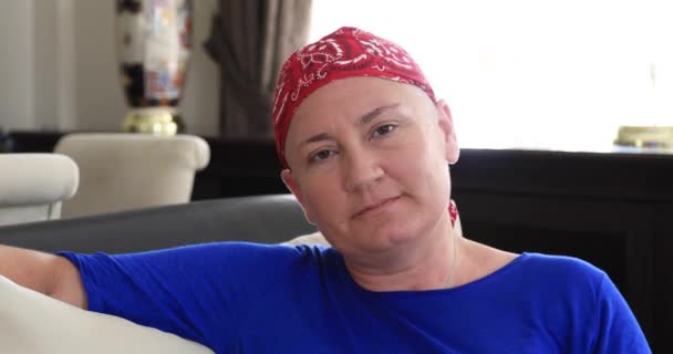 Portrait Une Femme Souriante Atteinte Cancer — Video