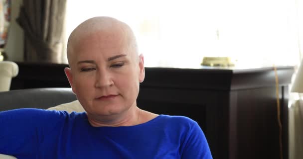 Portrait Une Femme Souriante Atteinte Cancer — Video