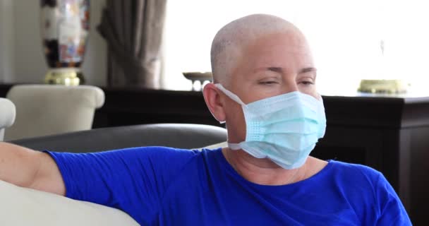 Patiente Âge Moyen Malade Cemotheraphy Regardant Caméra Souriant Survivant Cancer — Video