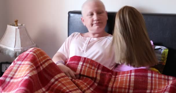 Kranke Frau Mittleren Alters Mit Glatze Und Zemotherapie Patientin Die — Stockvideo