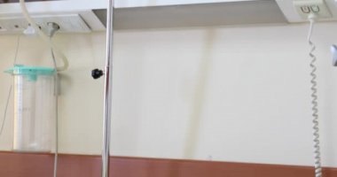 Hastane yatağında yatan kanser hastası