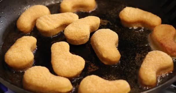 Nuggets Kurczaka Smażenia Gorącym Oleju — Wideo stockowe