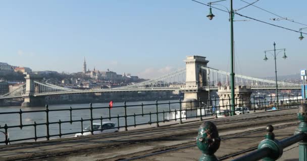 Budapest, Magyarország, március 15 Jan 2019 régi sárga villamos-és Lánchíd