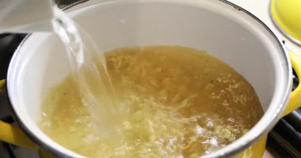 Алфавитный Суп Приготовленный Кастрюле — стоковое видео