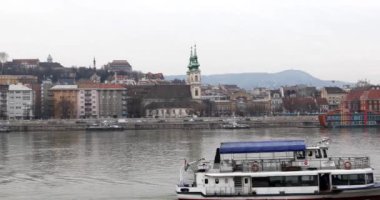 Budapeşte, Macaristan-Ocak 17, 2019: binaların havadan görünümü, Tuna Nehri ve eski şehir Budapeşte 'de köprü