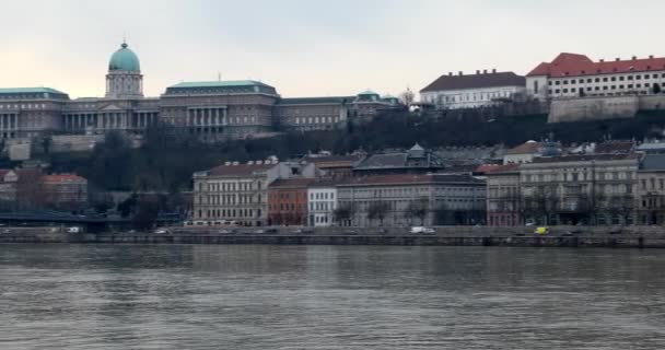 Budapešť Maďarsko Ledna 2019 Pohled Budovy Řeku Dunaj Most Starém — Stock video