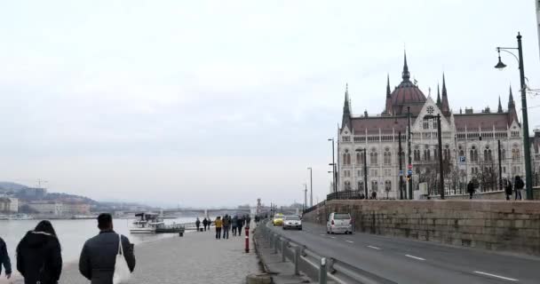 Βουδαπέστη Ουγγαρία Ιανουαρίου 2019 Θέα Στη Γοτθική Αρχιτεκτονική Του Διάσημου — Αρχείο Βίντεο
