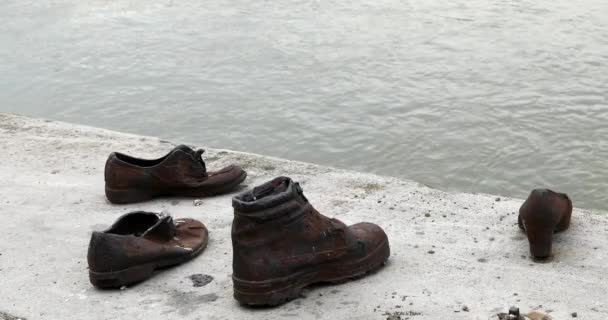 Budapest Hungary January 2019 Shoes Danube Bank Memorial Budapest Hungary — Stock Video