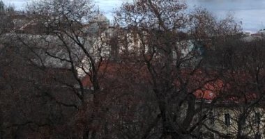 Parlamento binası ve köprüleri ile Budapeşte şehir manzarasının havadan görünümü 2