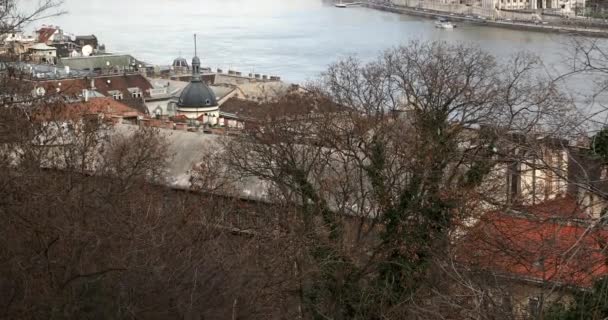 Vista aérea da cidade de Budapeste vista com edifício do Parlamento e pontes 4 — Vídeo de Stock