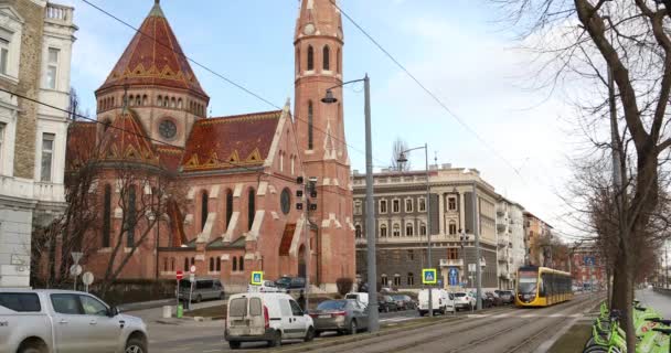 Gelbe Straßenbahn in Budapest 2 — Stockvideo