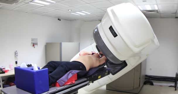 Woman Receiving Radiation Therapy for Cancer In The Hospital — Stockvideo