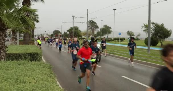 Mayıs 2019 Izmr Türkiye Maratoncuları Şehir Yolunda Koşuyor — Stok video