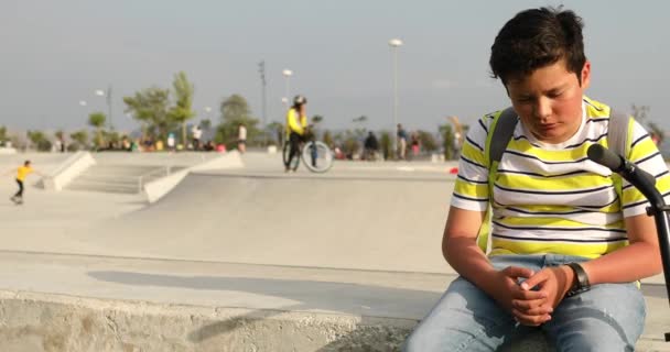 Portrait of a sad lonely teenage boy in skate park 4 — Stock Video
