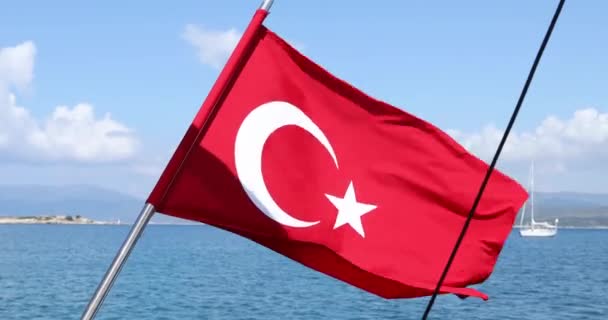 Bandera turca en barco ondeando 3 — Vídeo de stock