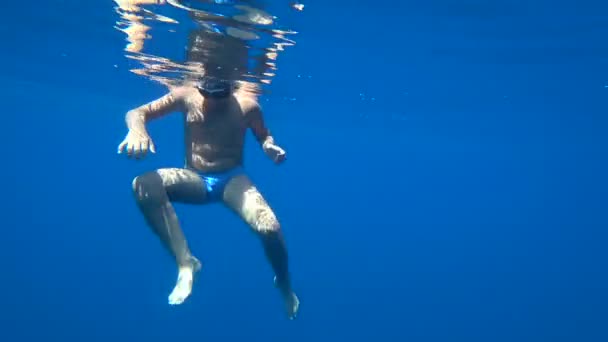 Портрет підлітка під водою 3 — стокове відео