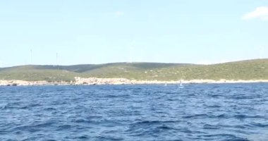 Tepede rüzgar türbinleri çiftlik bir görünüm 4