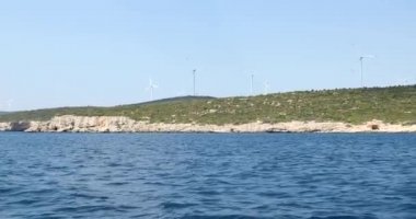 Tepede rüzgar türbinleri çiftlik bir görünüm 7