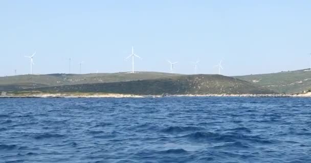 Vue du parc d'éoliennes sur la colline 2 — Video