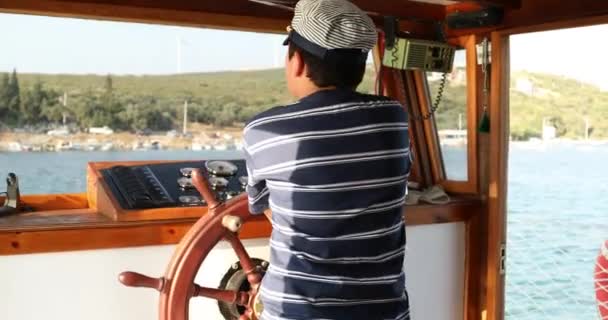 Handsome young sailor at the helm 4 — Stock Video