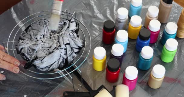 Processus Peinture Dans Style Teinture Cravate — Video