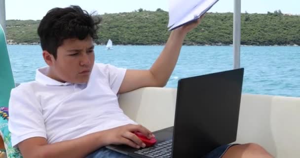 ボートからの距離教育の概念 — ストック動画