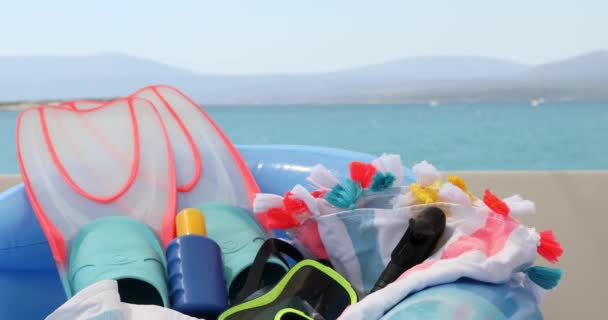 Nyári Nyaralás Háttér Flippers Búvármaszk Snorkel Fényvédő Jacht Fedélzeten — Stock videók