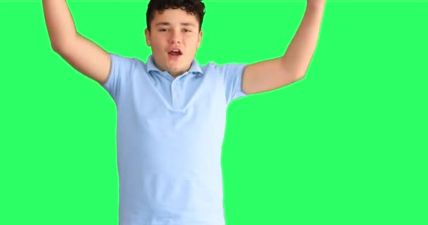 Zıplayan Genç Çocuk Yeşil Ekran Arka Planında — Stok video