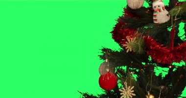 Yeşil ekran arkaplanındaki Noel ağacı