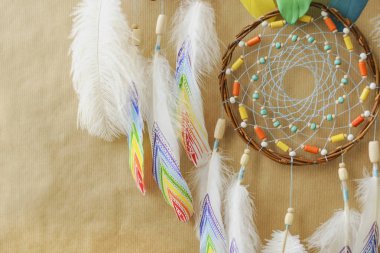 Çizgili zanaat sarma closeup renkli dreamcatcher detayları 