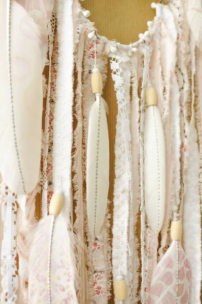 Closeup details handmade dreamcatcher with painted feathers — Stock Photo, Image