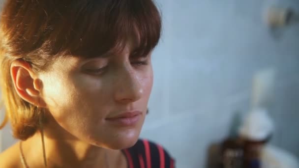 メイクアップ アーティストの仕事適用ハロウィンメイク アップ ストック動画 C Sergiolazarev メイクアップ アーティストの仕事適用ハロウィンメイク アップ ストック動画 C Sergiolazarev