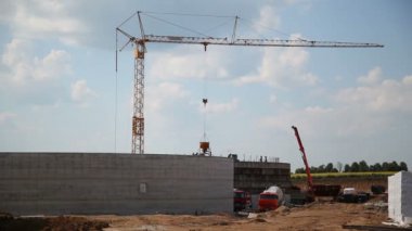 Biyogaz üretimi. Biyogaz tesisi. Tavuk çöp içinde Biyogaz işleme üretim tesislerinin inşaat. Bio teknoloji ile alternatif enerji