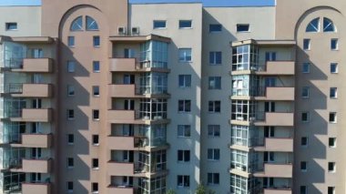 Yeni bölgesinde modern apartmanlar. Bir dron çekim. 